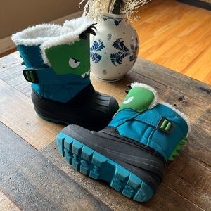 Snow boots size 8